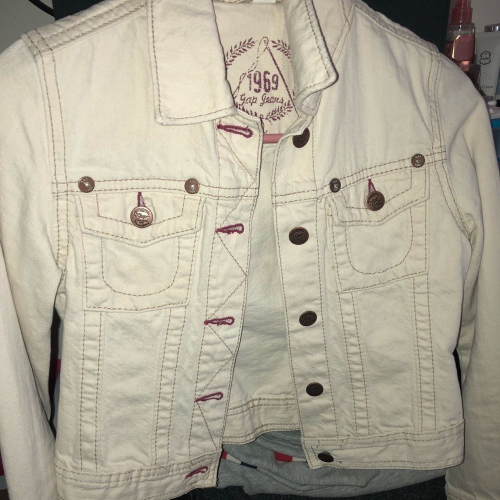 white gap jean jacket